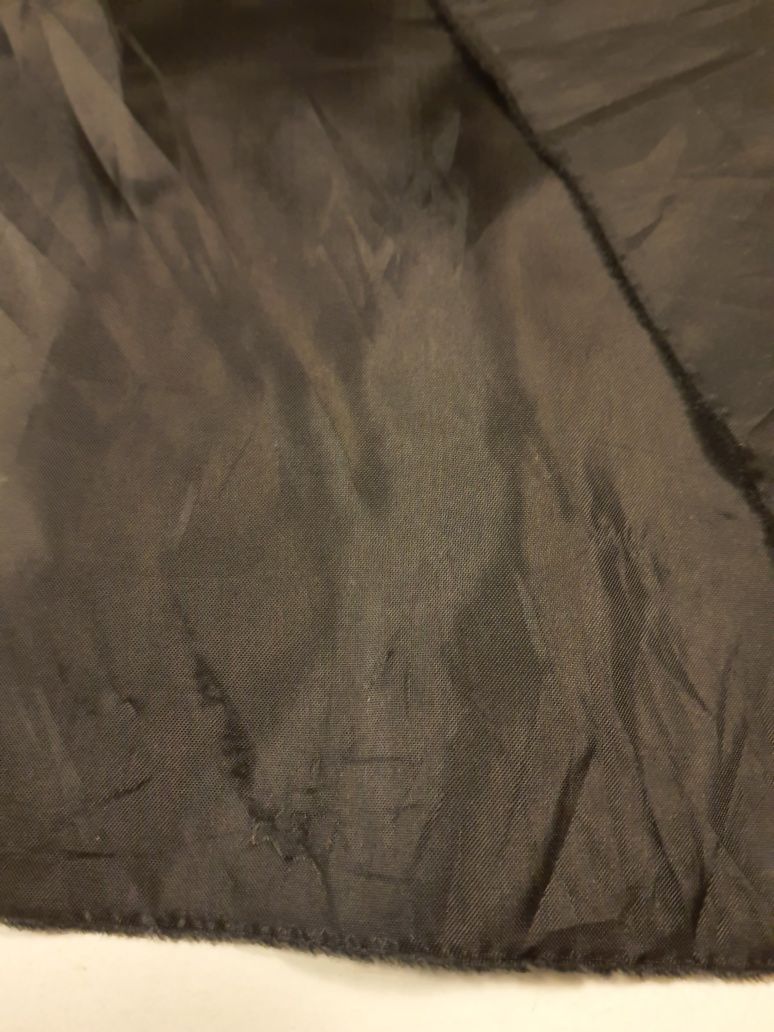 Tkanina czarna nieprzemakalna w typie ortalionu szer.150 cm.