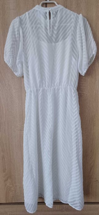 Biała, nowa elegancka sukienka r. 34