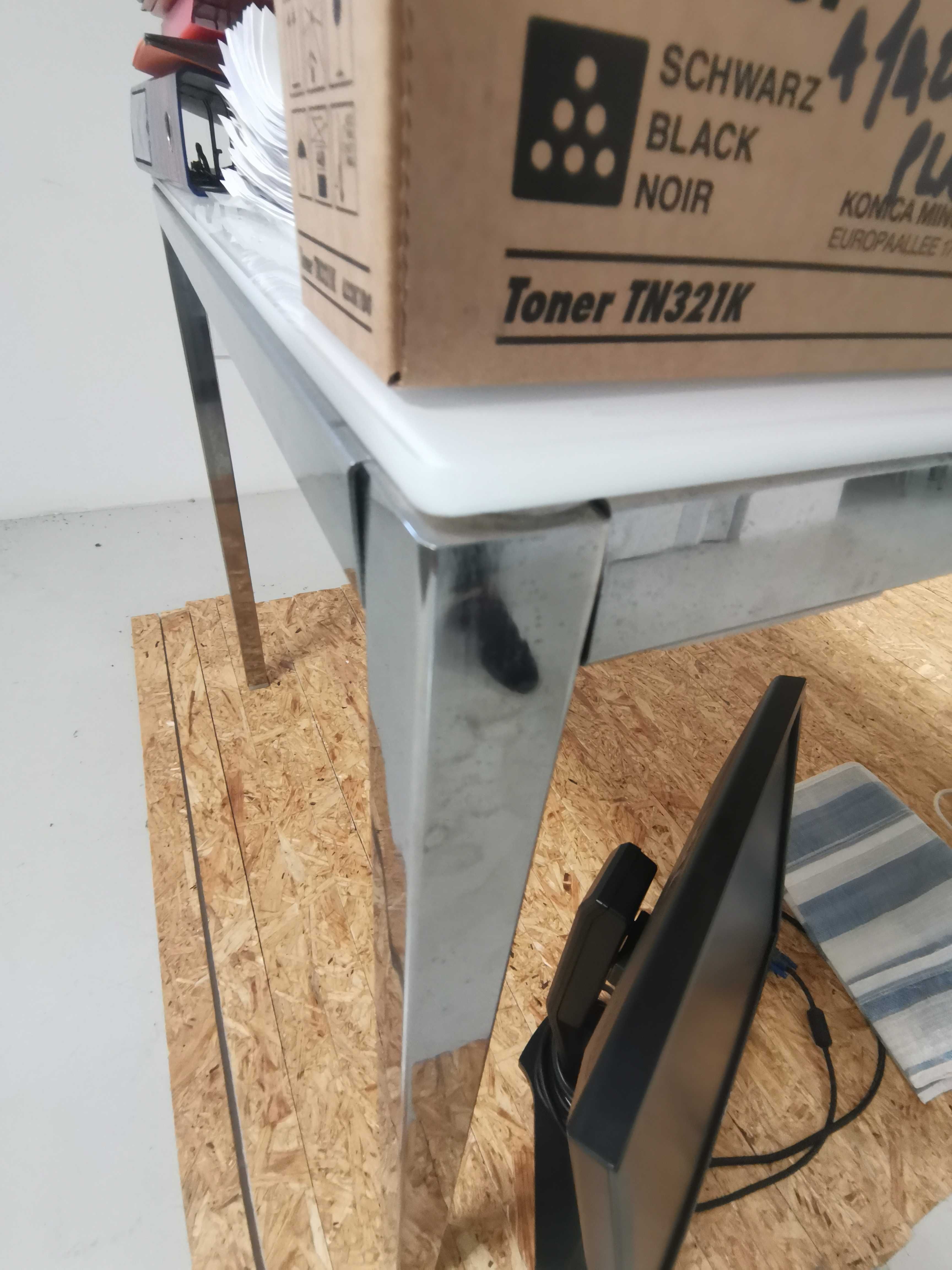 Mesa com tampo vidro