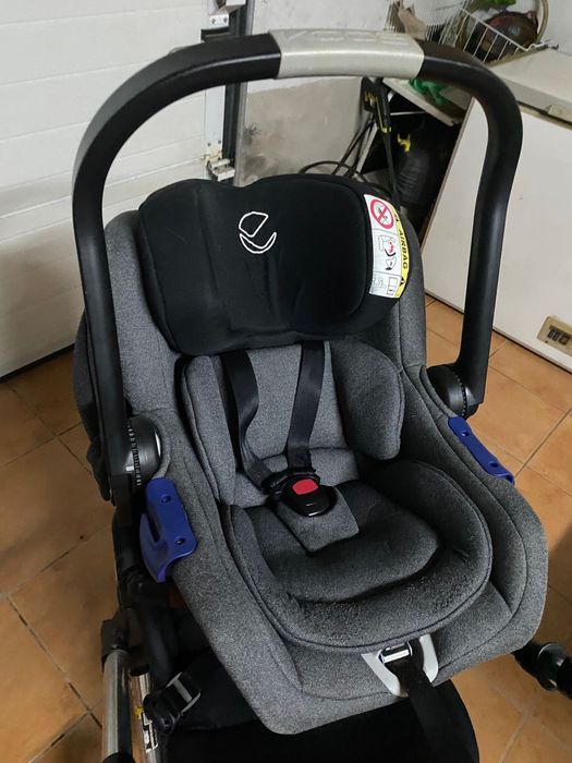 Carrinho de bebé Jané Muum Pro (com ovo e cadeira auto)