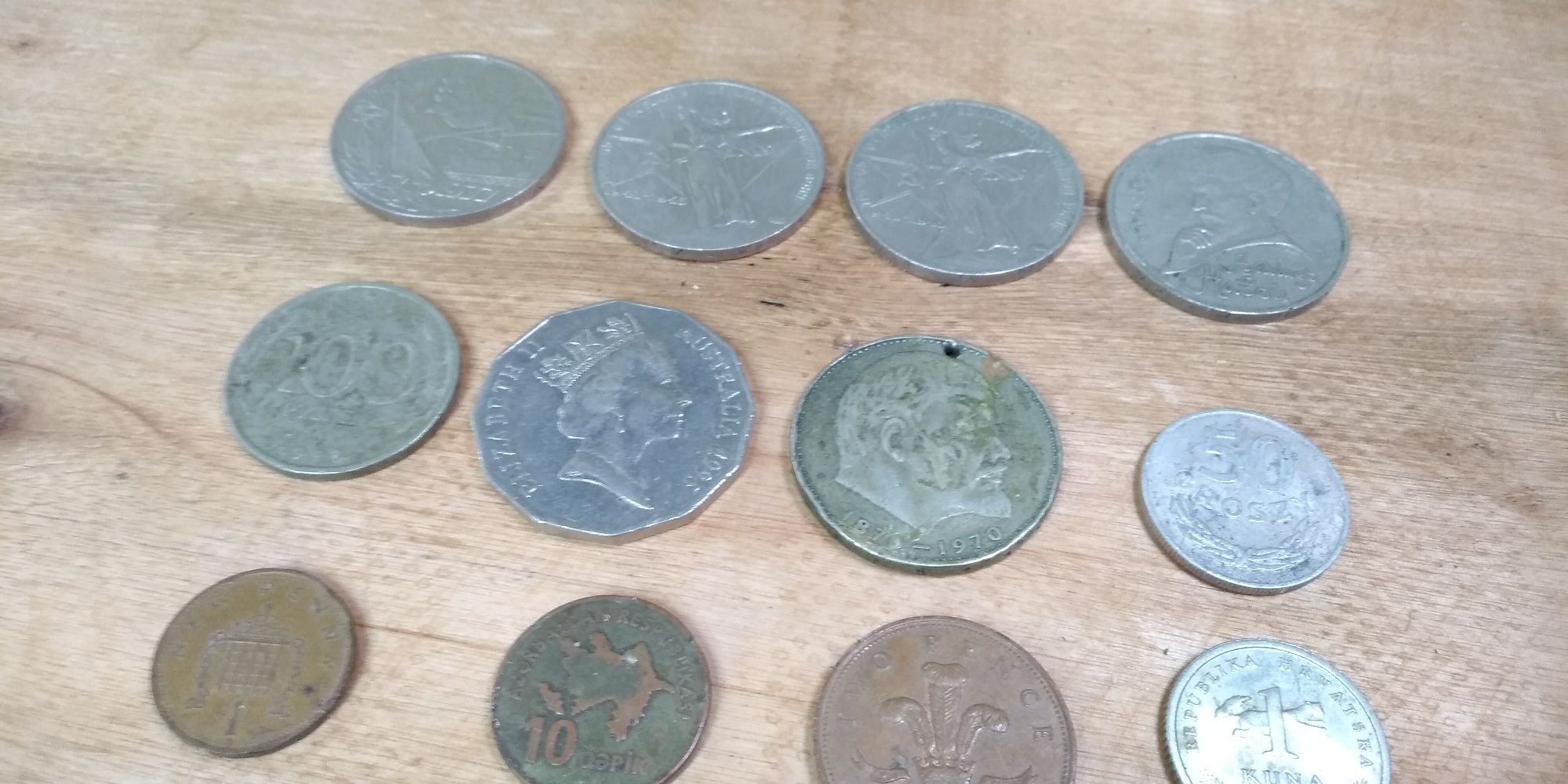 Монеты разных стран ,одним лотом