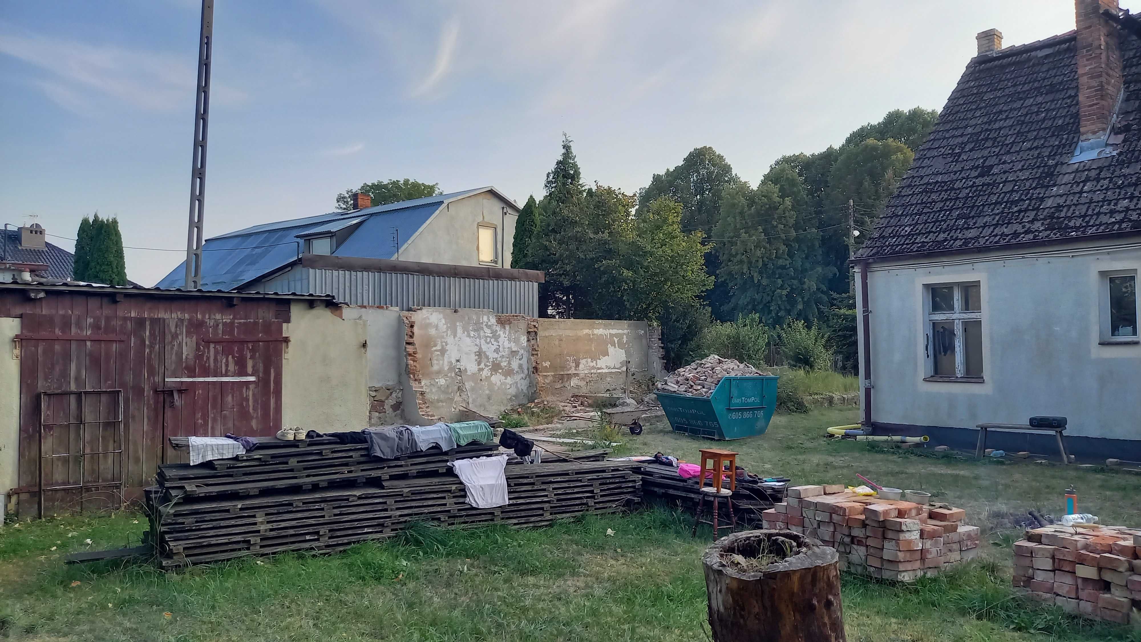 Dom do remontu - bliźniak Barnisław gmina Kołbaskowo