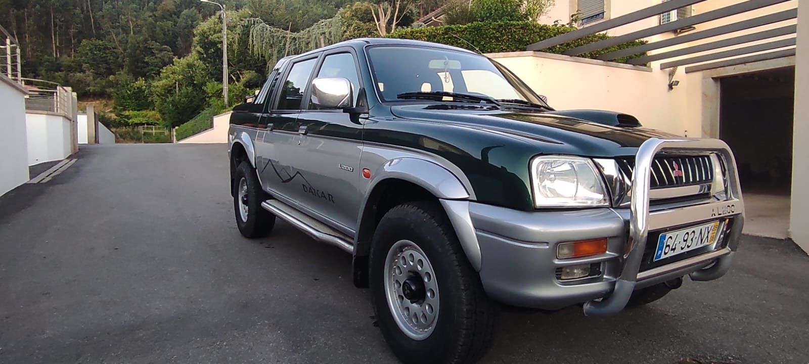 Vendo Mitsubishi Strakar L200 versão  Dakar como nova