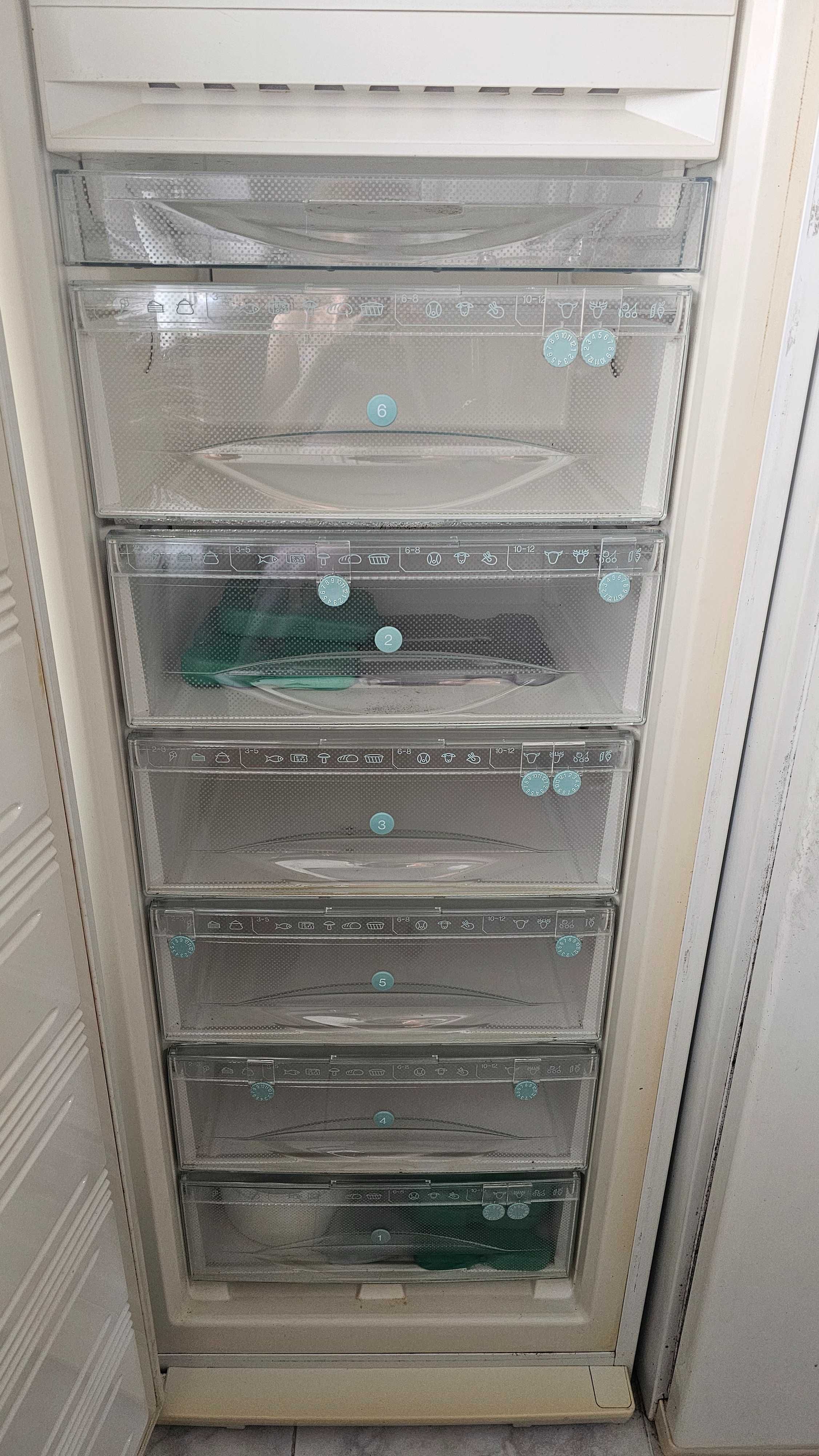 URGENTE Vendo Arca Congeladora Vertical Míele para reparar