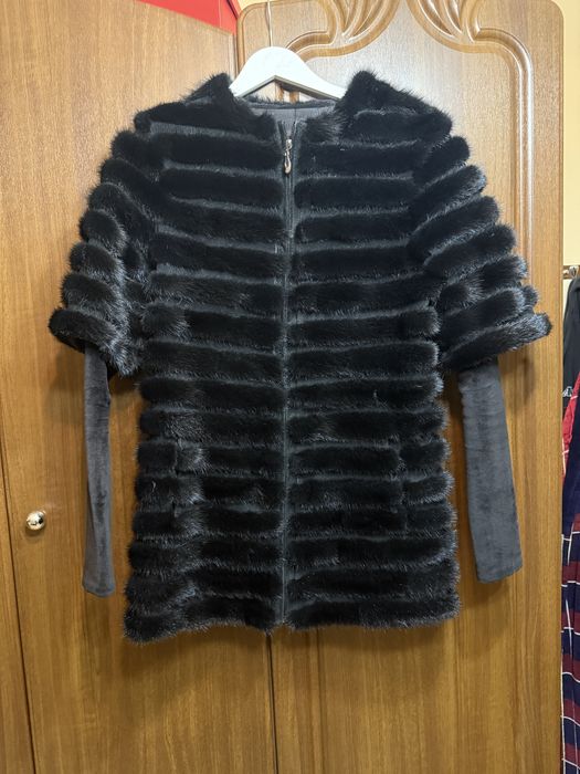 Продам меховую жилетку