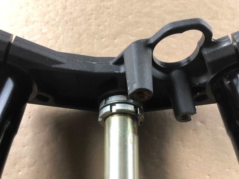 Suzuki GSX-R 750 600 Lagi Laga Zawieszenie Przód Półka Dolna L1 - L6