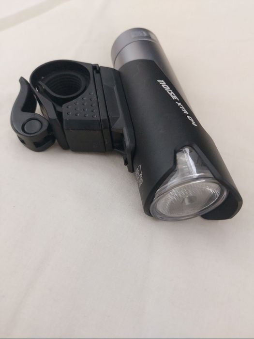 Lampka 854 lumeny boost rowerowa przednia odporna na deszcz i upadki