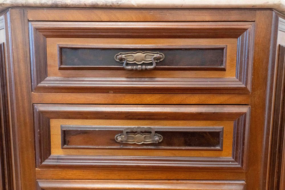 Camiseiro com 6 gavetas e tampo em pedra em bom estado