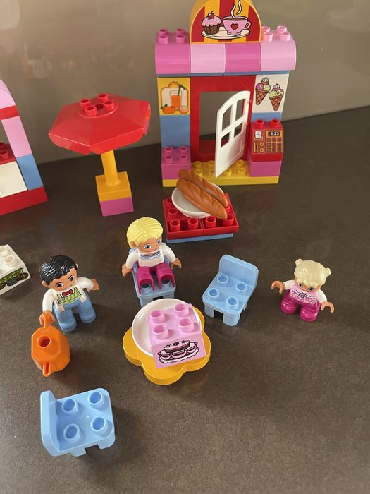Lego duplo kawiarnia ludziki stoliki parasol i inne akcesoria