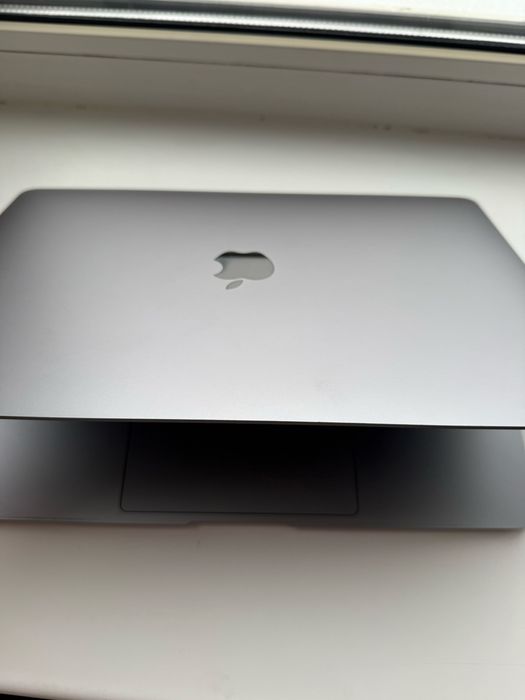 MacBook Air 2019 (2020), 8 GB/ 256GB