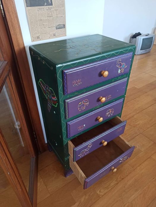 cômoda vintage com 5 gavetas