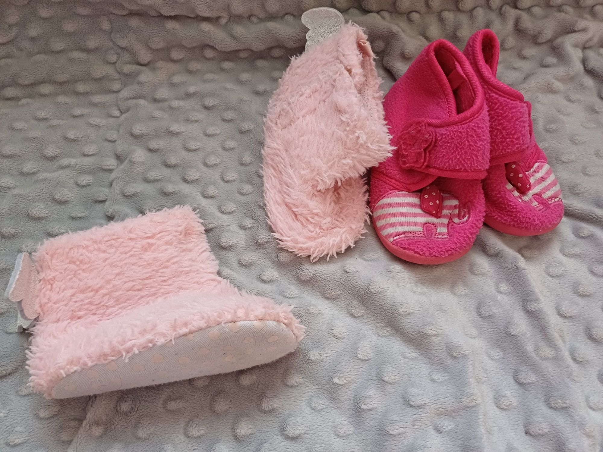 Buty r 21 i 22 dziewczynka, kapcie, sandałki 8 szt