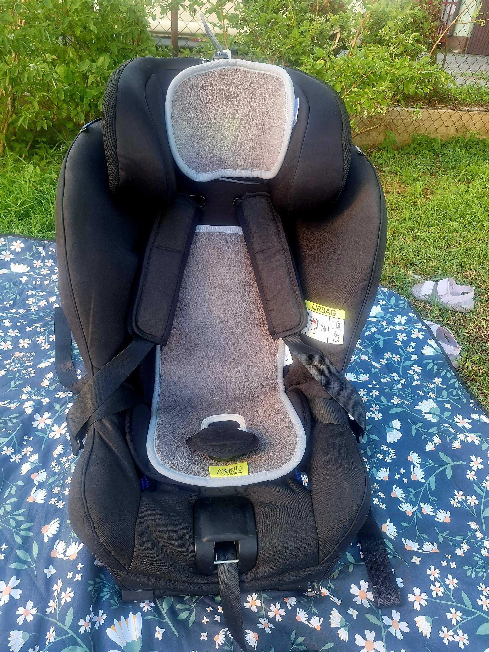 Fotelik Axkid Minikid 2.0 Czarny + Wkładka Antypotowa