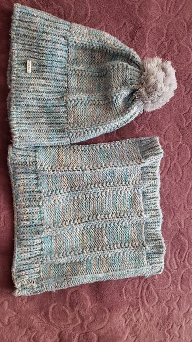 Продам шапочку із хомутом для дівчинки 4-6 років