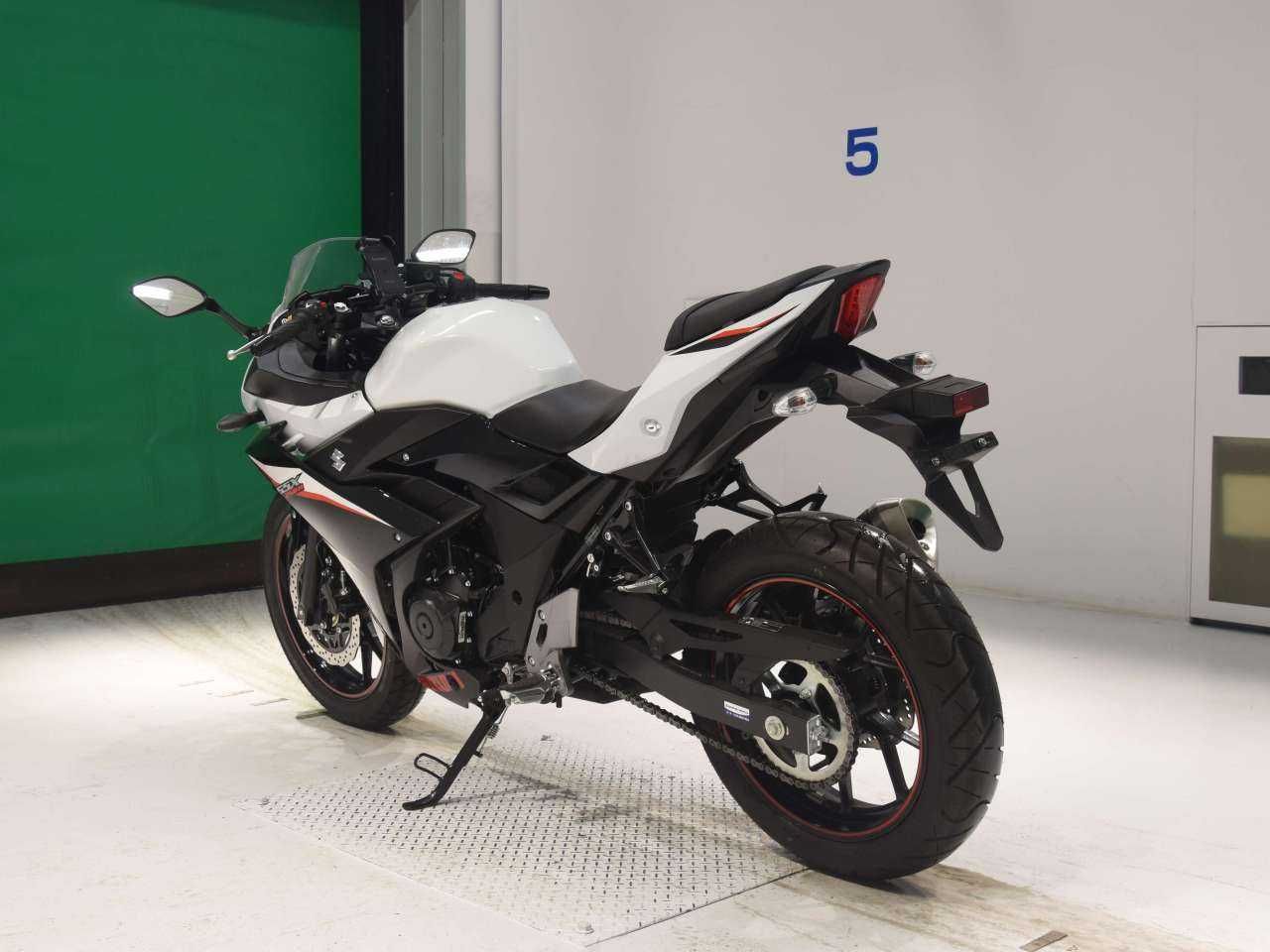Купить японский мотоцикл Suzuki GSX 250R, мотосалон Артмото Полтава
