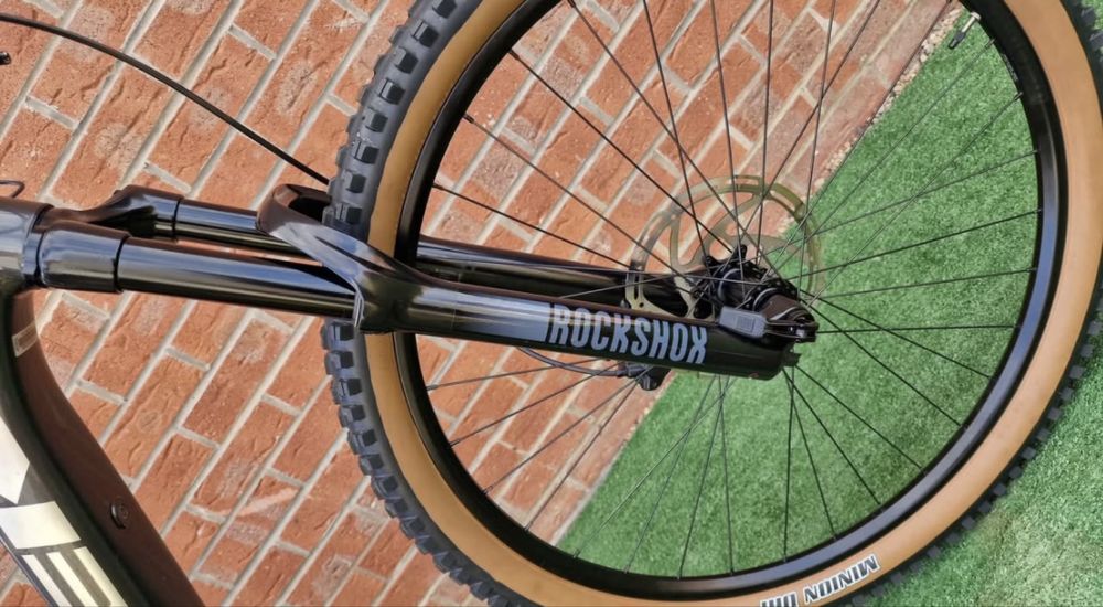 Trek marlin 6+ elektryczny rower gorski 2024 rockshox maxxis