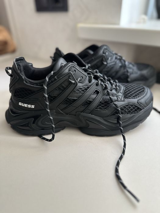 Продам кросівки Guess