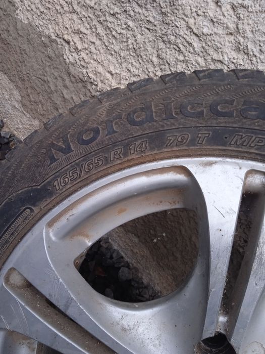 Продам такий диск з резіною стояв на запасці  4/100 г14 в хорошому ста