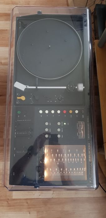 Braun Audio 400S. Grundig Box 730.