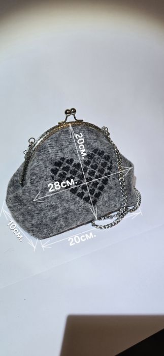 Вишита жіноча сумка.