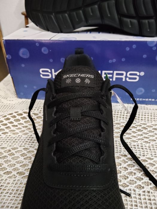 Tênis marca Skechers para mulher