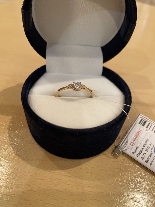 Золота каблучка 585 проби із червоного золота, 18 розм., нова з біркою