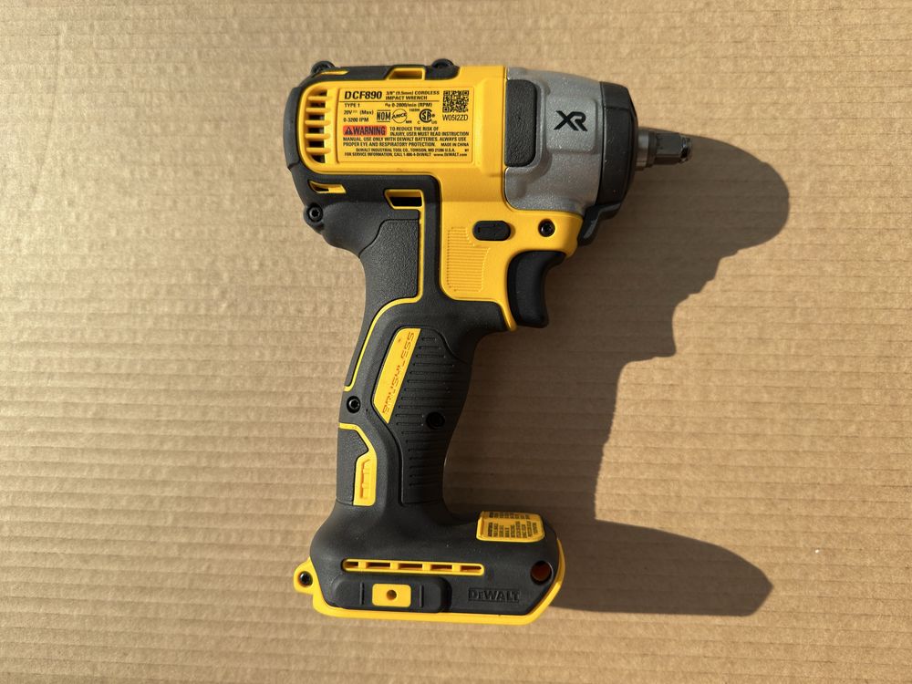 Ударний шуруповерт DeWalt XR DCF890