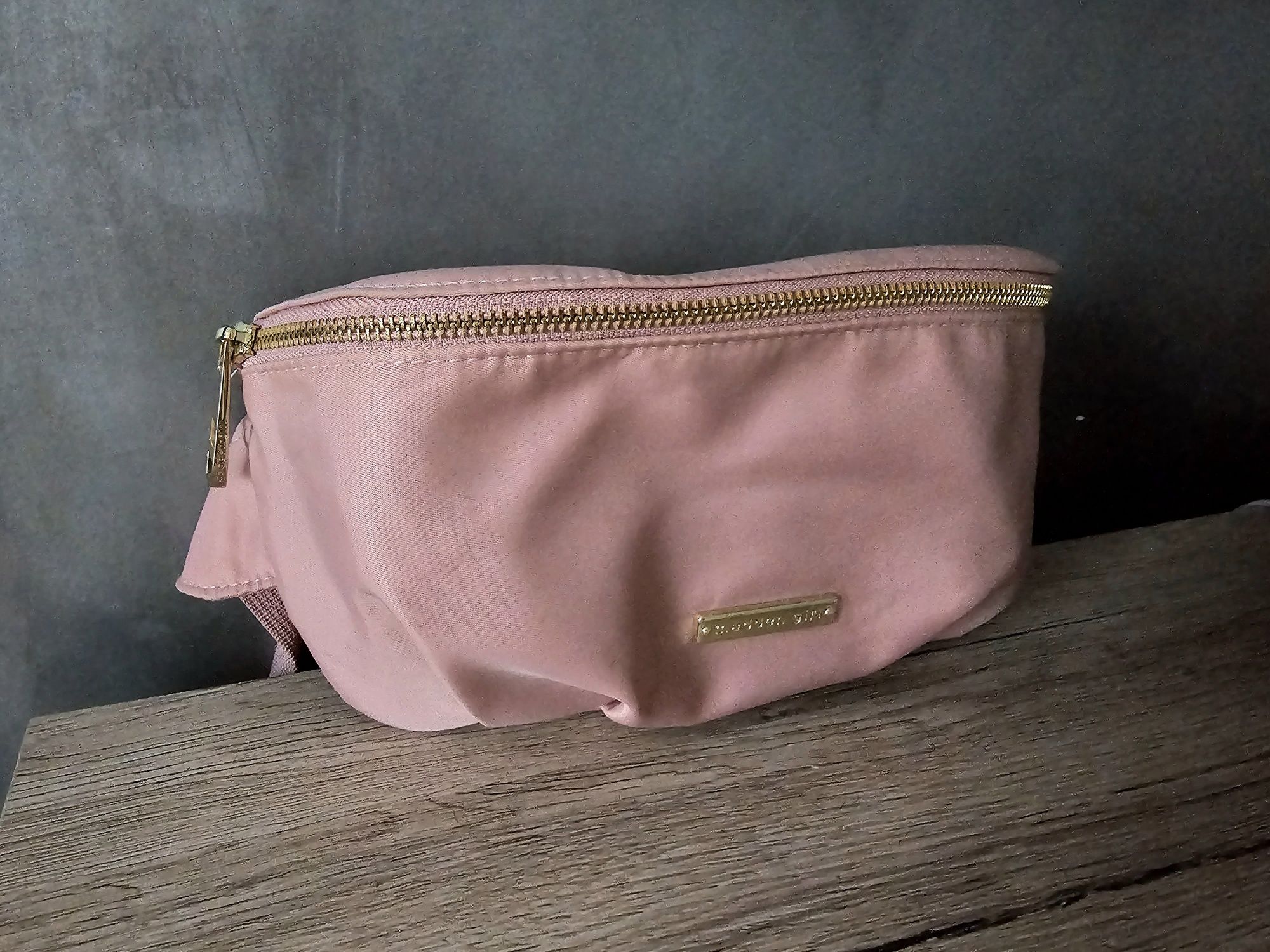 Saszetka nerka pudrowy róż Steve Madden jak nowa