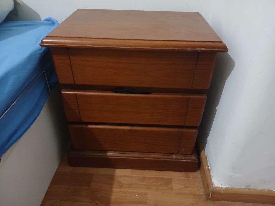 Comoda e duas mesas de cabeceira