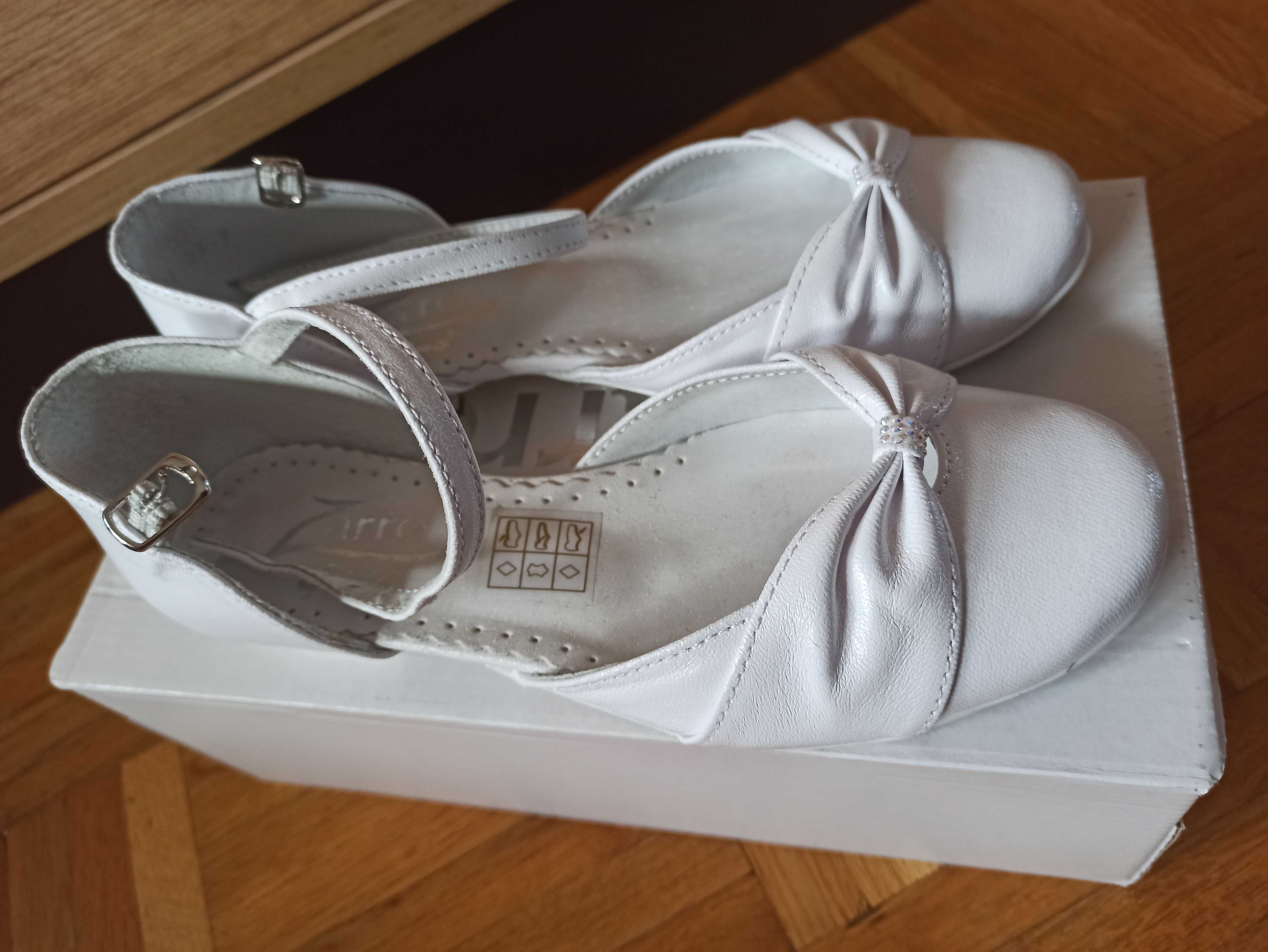 Buty Pantofelki  Zarro 2338 Białe roz. 33