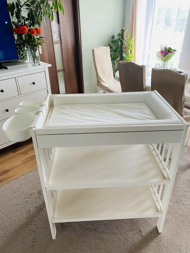 Biały drewniany przewijak Ikea Gulliver