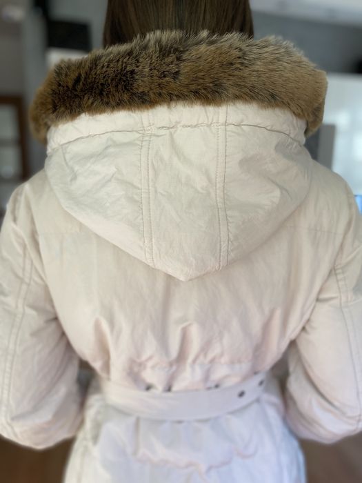 Puchowa kurtka damska z odpinanym kapturem jak nowa