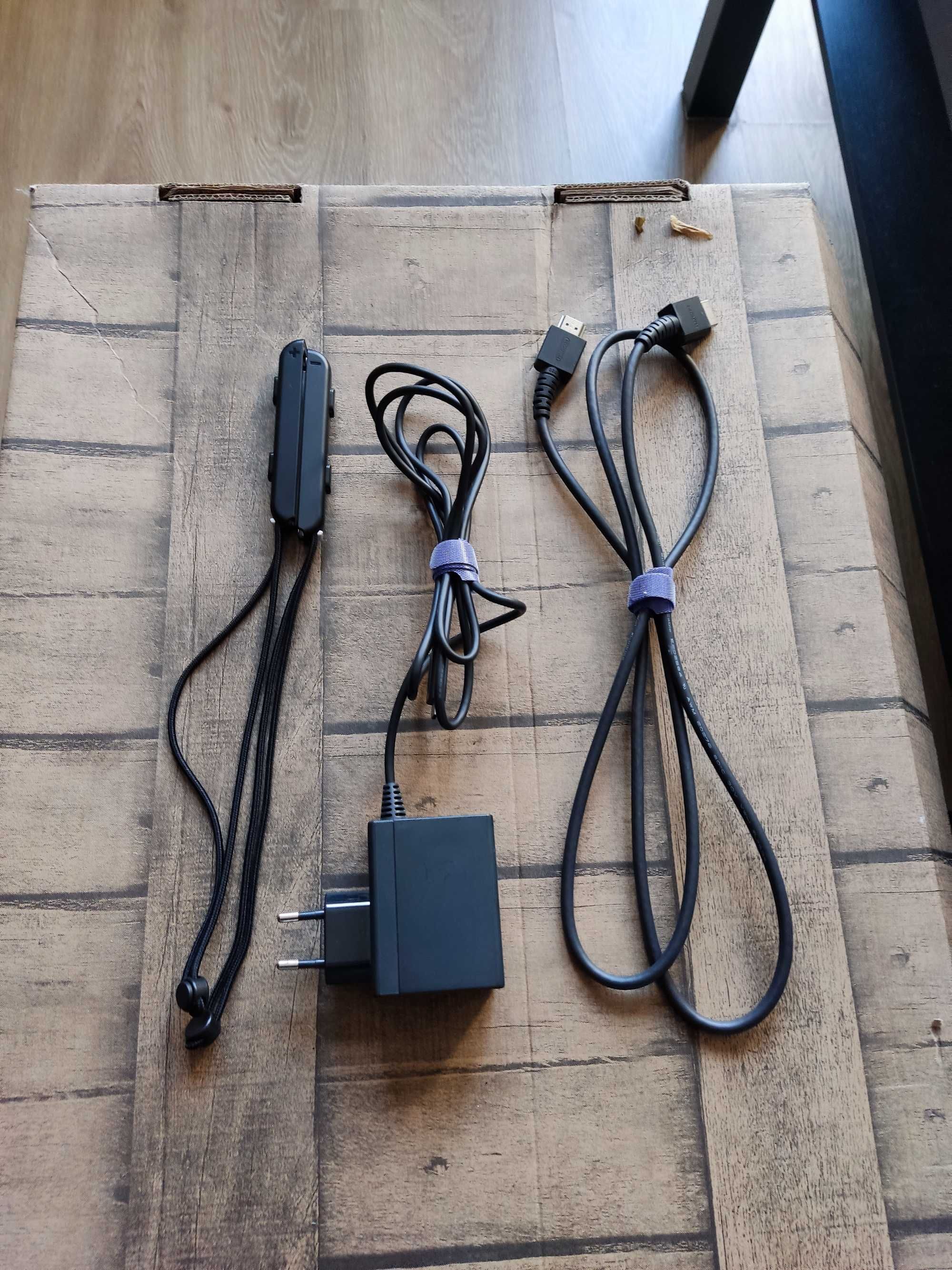 Konsola NINTENDO Switch + Joy-Con Niebiesko-czerwony V2 używana