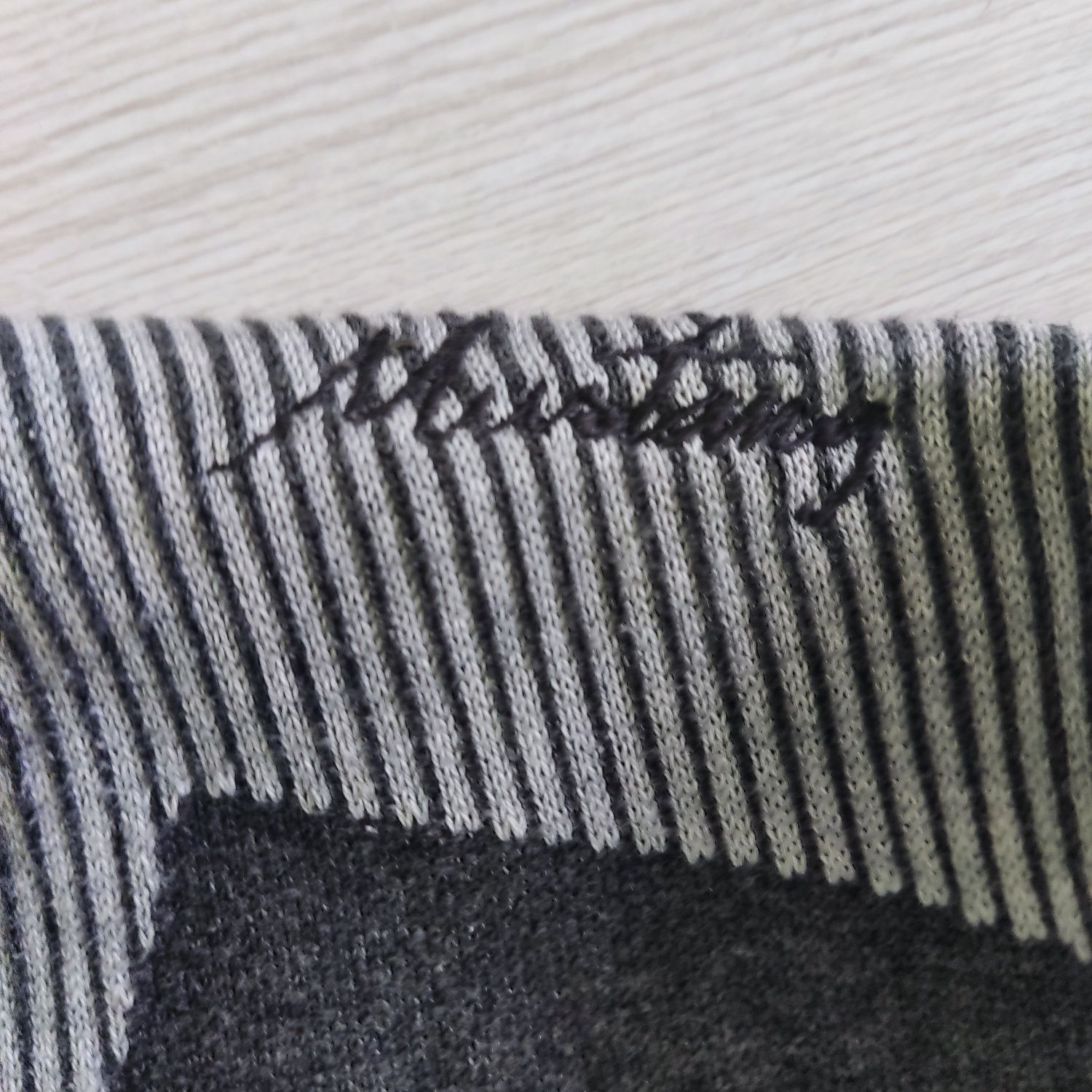 Sweter męski w serek