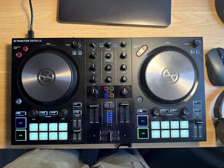 Controladora Traktor S2 Mk3