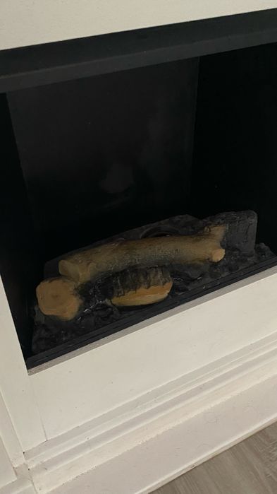 Biały kominek na biopaliwo
