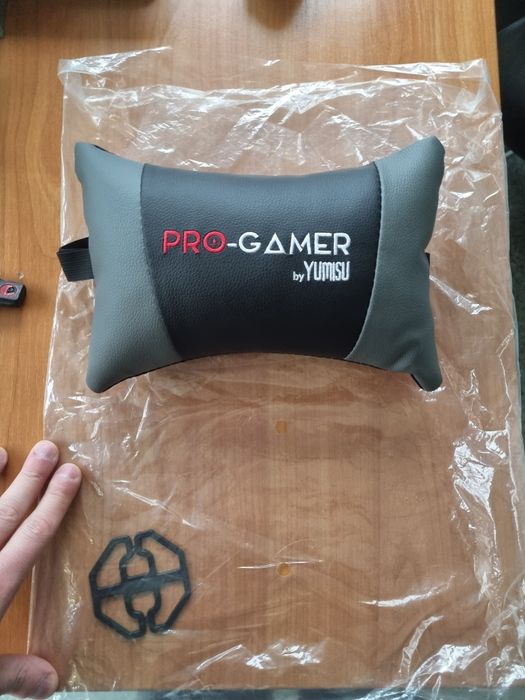 Zagłówek Jumisu pro gamer nowy z paskami