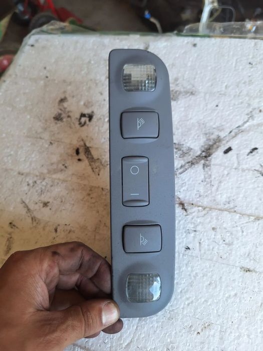 AUDI A4 B5 LIFT  lampka oświetlenie kabiny  8D0947111AA    (82/12)