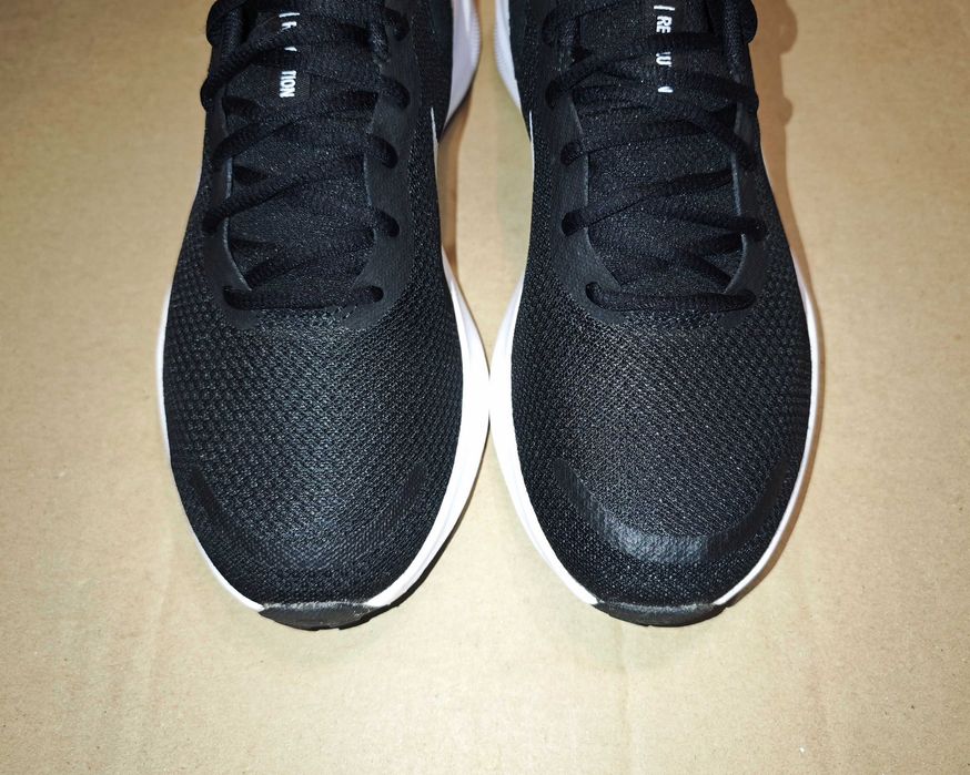 Оригінальні Кросівки Nike Revolution 7