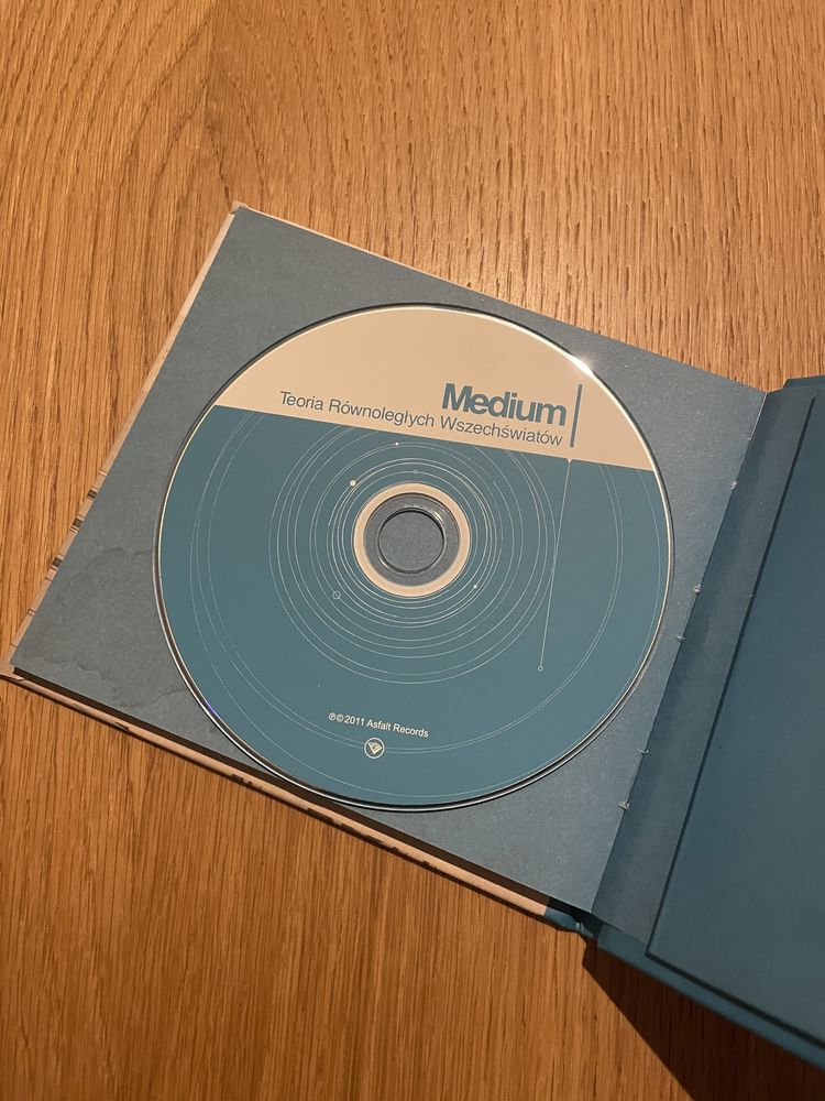 Medium - Teoria równoległych wszechświatów CD