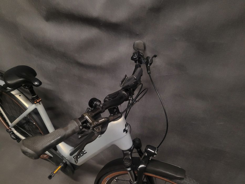 Rower elektryczny Cube Touring Hybrid 625 PRO_ Shimano_ Bosch Smart