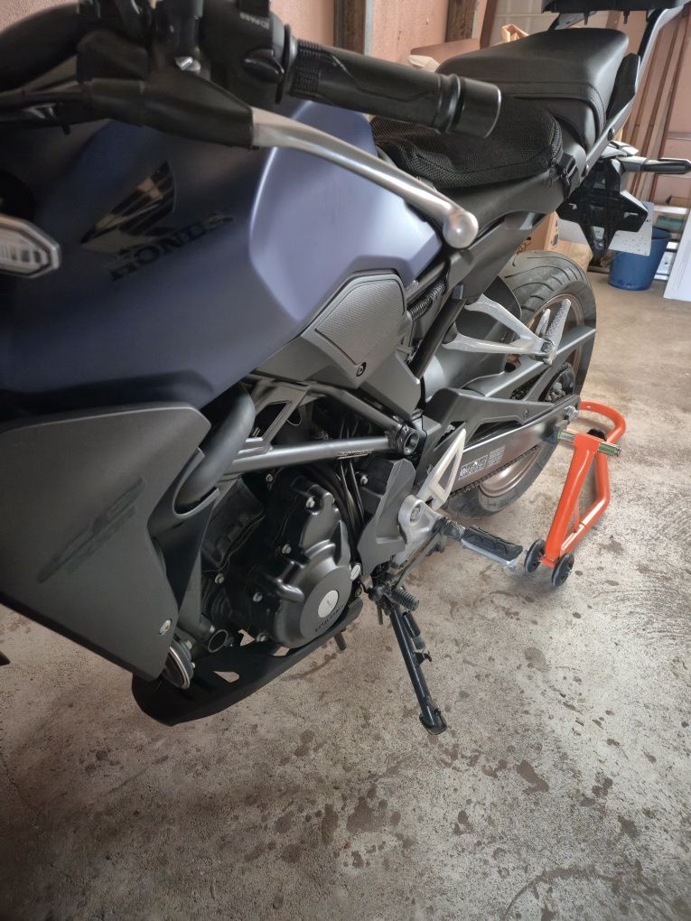 Mota Honda CB300R