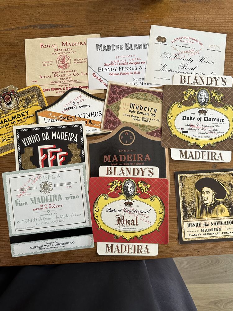 Correção fabulosas de 53 etiquetas de garrafas