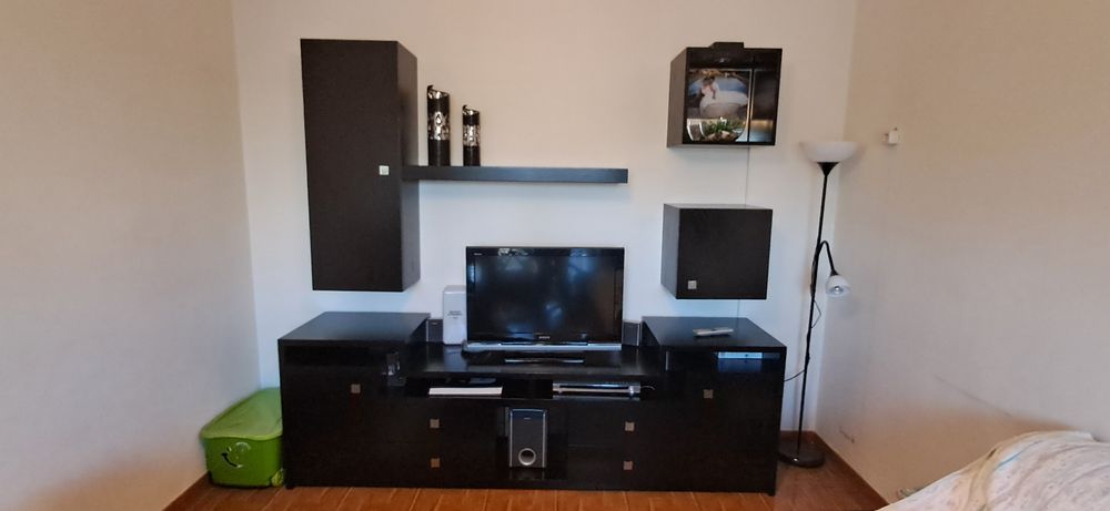Móvel de sala com mesa de centro