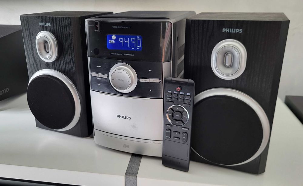 PHILIPS mikrowieża FM, CD, TAPE, AUX - głośniki i pilot