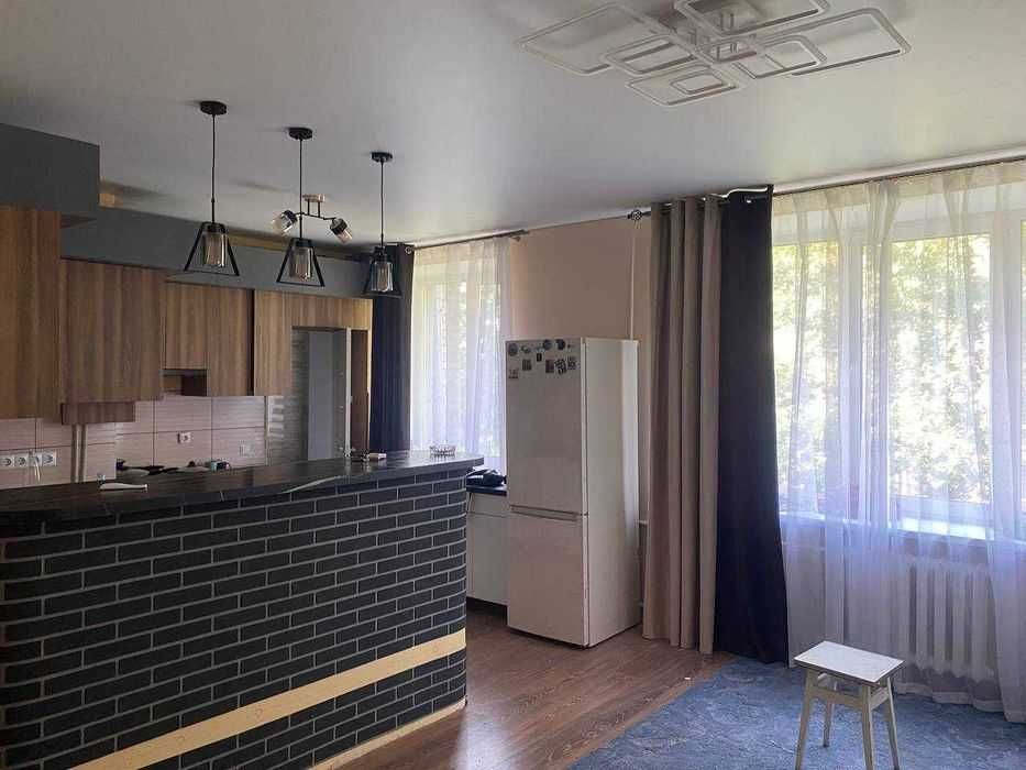 Продається 3-кімнатна квартира по вул Пілотська – зручний  район