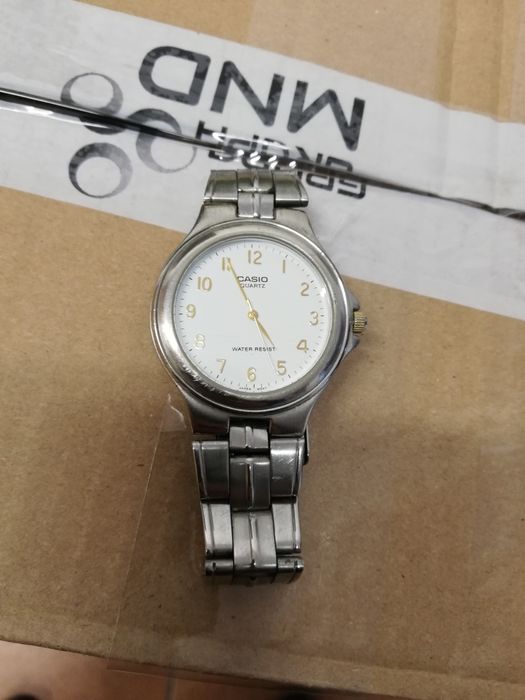 Zegarek Casio. Metalowa bransoleta