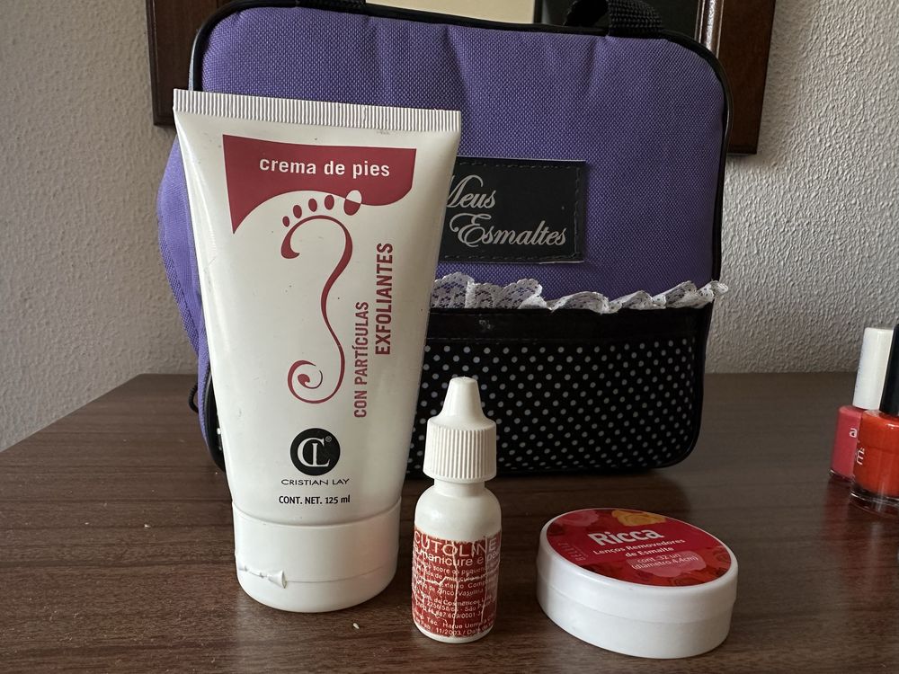 Kit esmaltes + necessaire