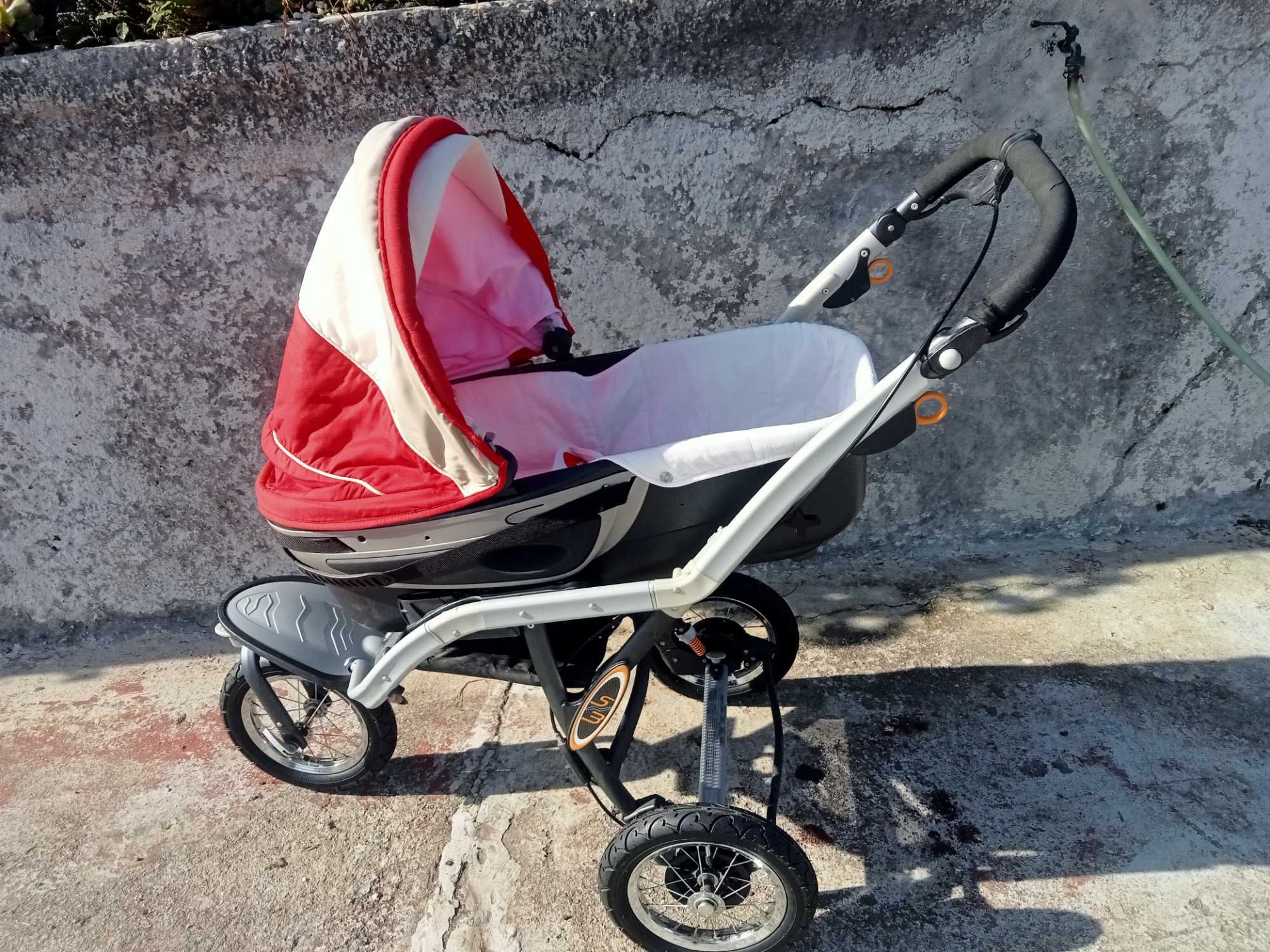 Carinho de bebé.