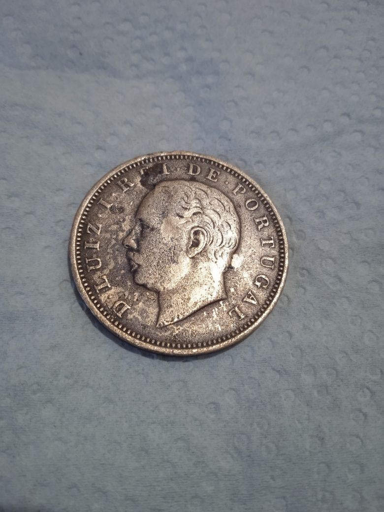 Vendo duas moedas antigas d.luiz uma XX e outra X de 1883